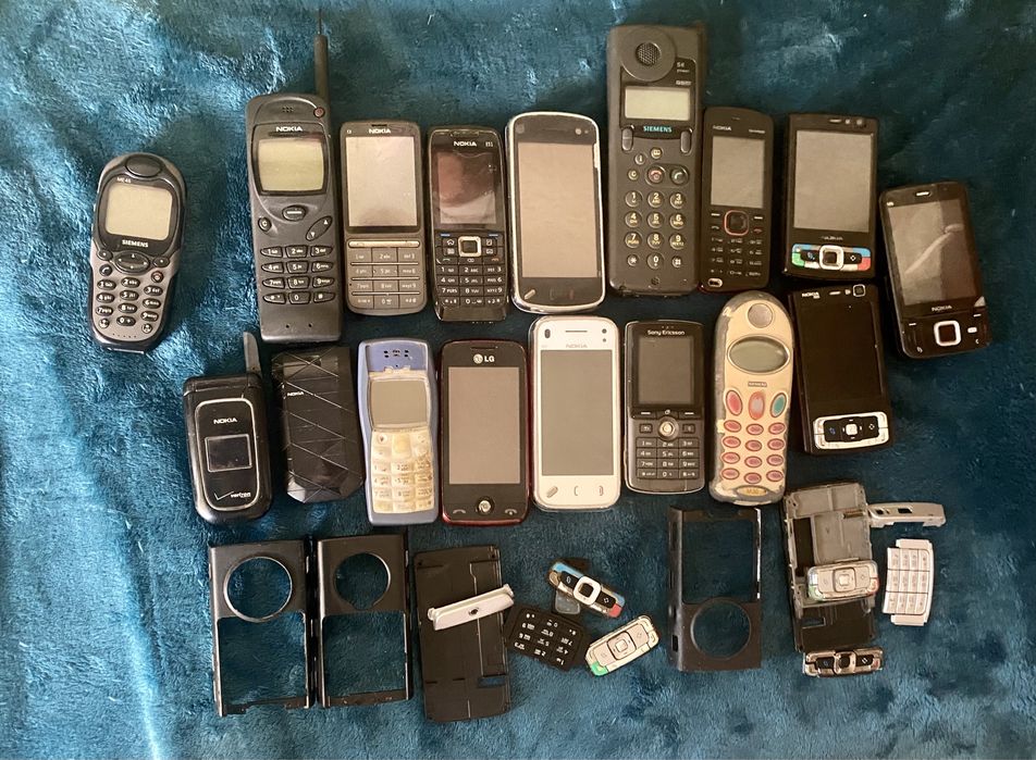 Лот телефонів на запчастини