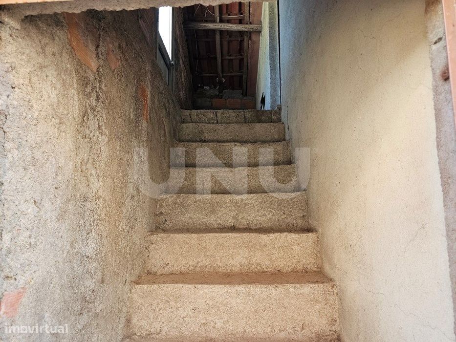 Moradia T3 Térrea com Garagem, Terraço e Logradouro