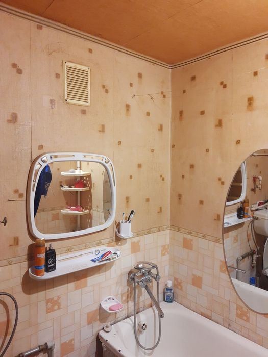 Продам 2-ую квартиру.Заводской район ,ост.конечная