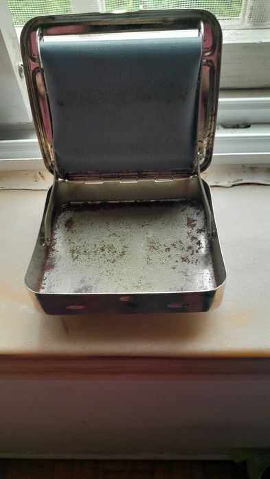 Vendo maquina antiga de metal,para enrolar cigarros.