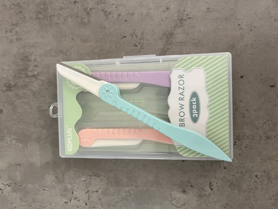 Zestaw nożyków do regulacji brwi
