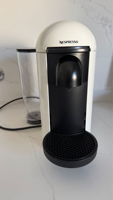 Máquina de café Nespresso Vertuo Plus