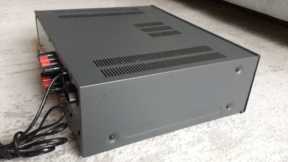 Підсилювач NAD C-370 , NAD C-372