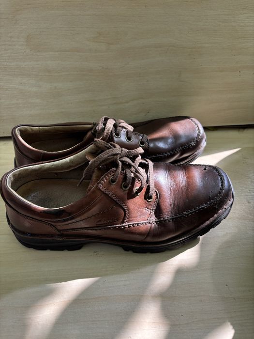 Вживані шкіряні туфлі бренду Clarks