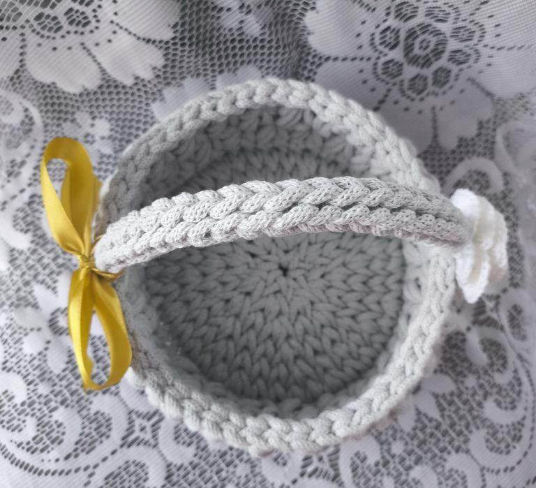 Koszyk wielkanocny, handmade, koszyk ze sznurka.