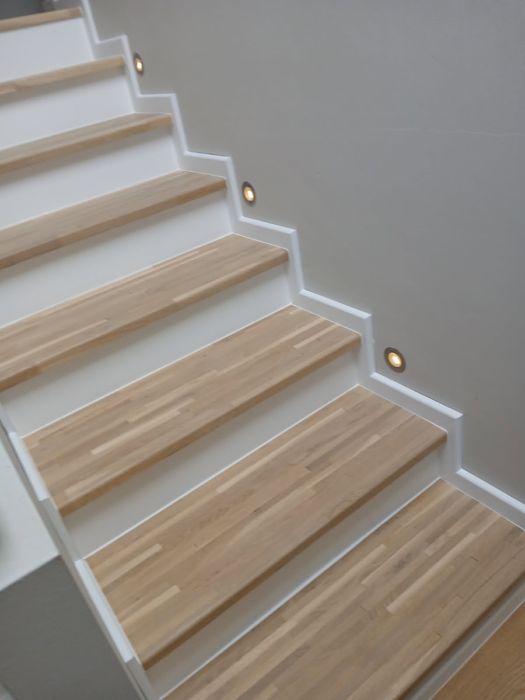 Cyklinowanie bezpyłowe, renowacja schodów, olejowanie, lakiery, kleje