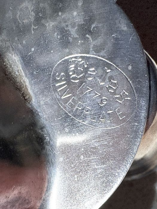 Taça - fruteira -concha com castiçais em casquinha “Gales Silverplate”