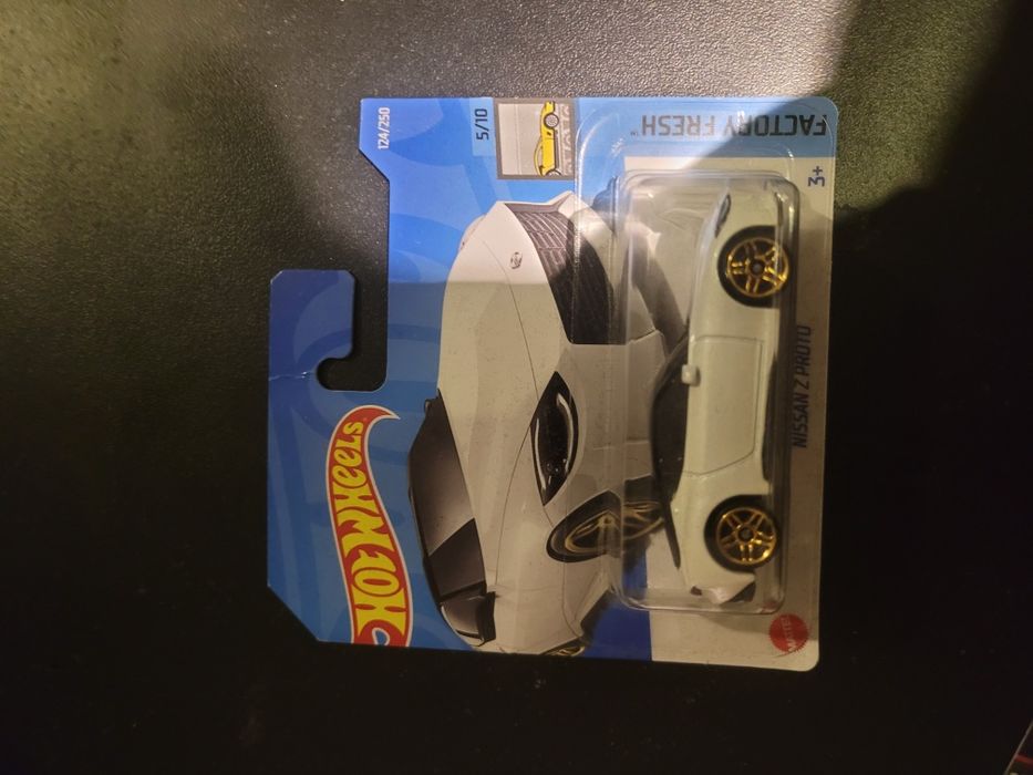 Hot wheels nissan z proto