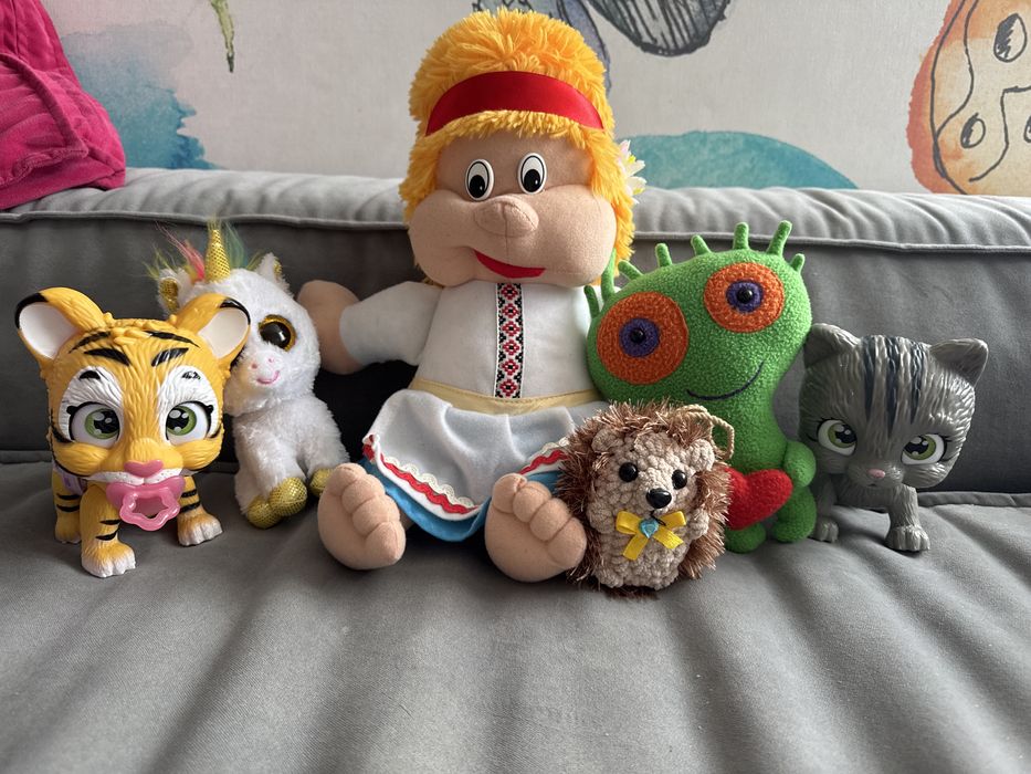 Набір іграшок продам