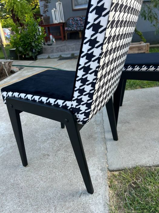 Krzesła Aga po renowacji PRL