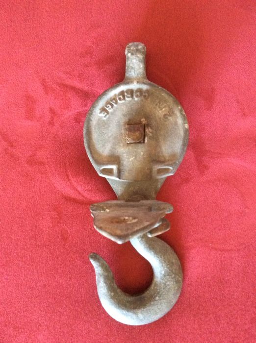 Roldana / gancho em ferro