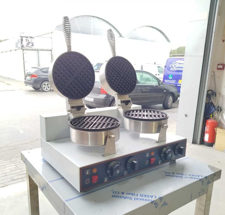 Máquina de Waffles Dupla - NOVA