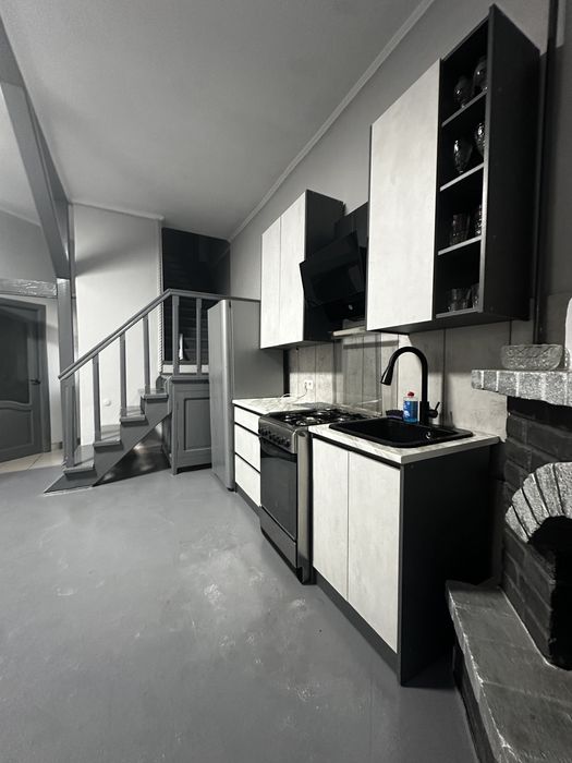 Подобова оренда житла - навпроти спорт комплексу та Жайворонку