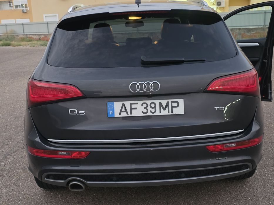 Audi Q5 S line .
