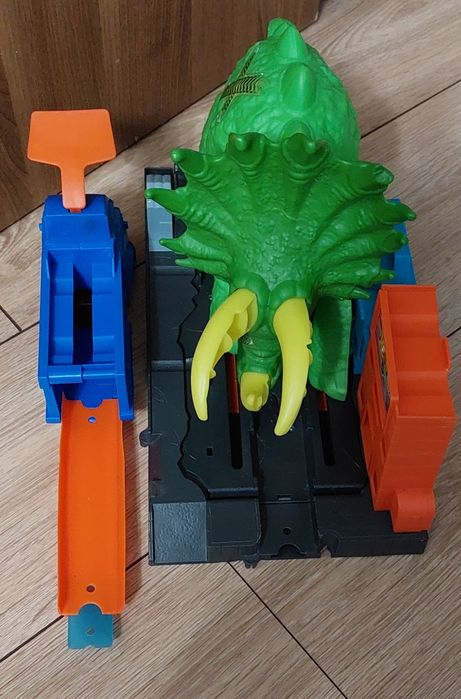 Tor Hot Wheels Tricelatops