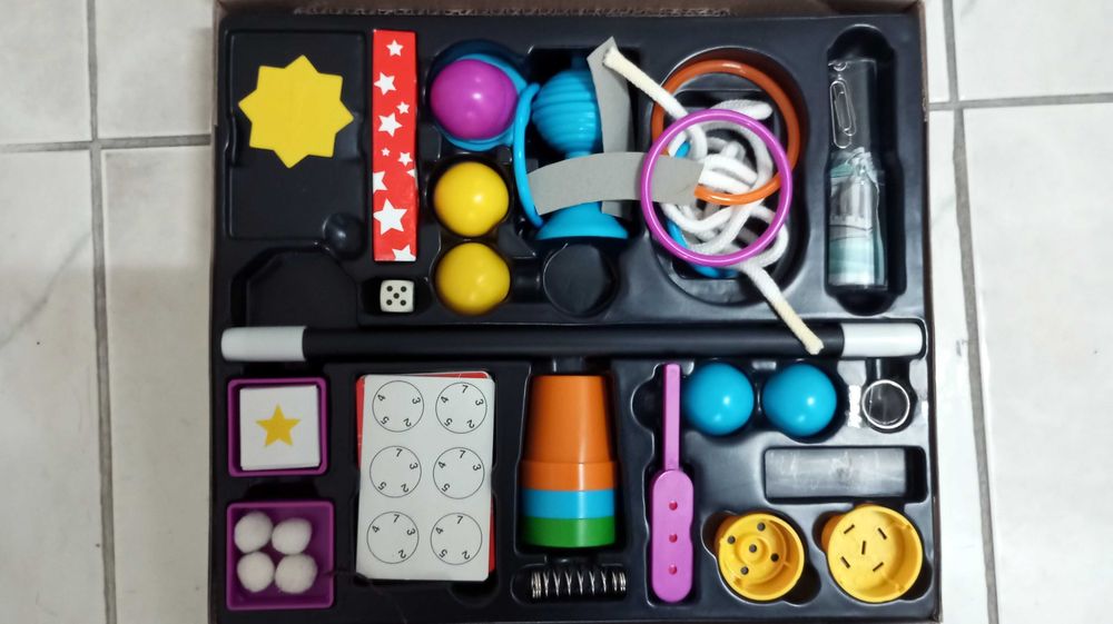 Kit de Magia "Isto é Magia! 50 Truques" - Luís de Matos