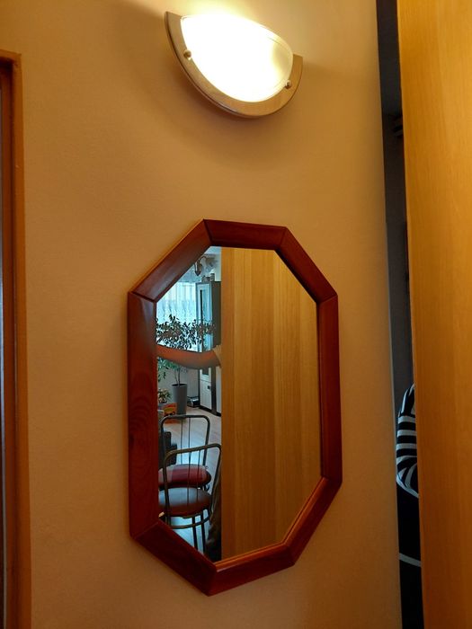 Lustro i oświetlenie do przedpokoju