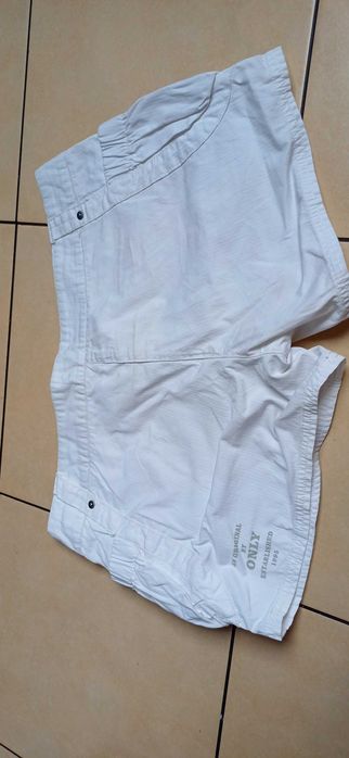 Spodenki roz 40 biale only z kieszeniami