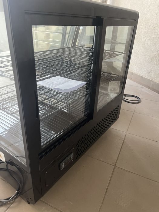 Холодильна Вітрина Кондитерська Настільна Обʼєм 100 літрів