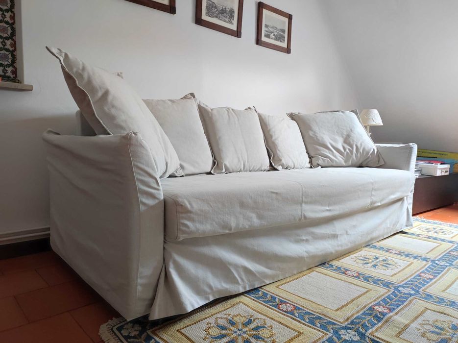 IKEA HOLMSUND - Sofá-cama de 3 lugares com arrumação. Vendo sofá-cama IKEA HOLMSUND em excelente estado, com muito pouco uso. 230 cm por 99 cm.