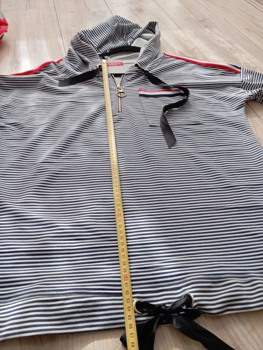 Bluza z kapturem w paski