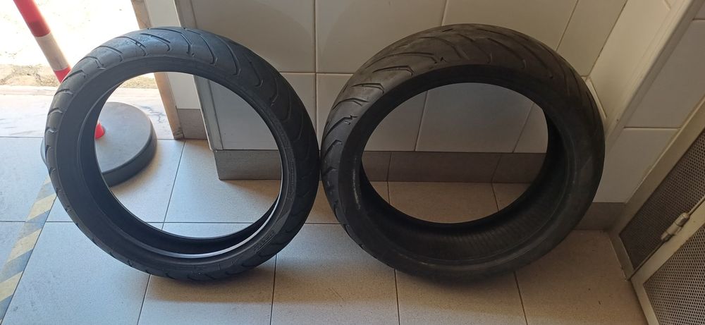Vende se conjunto de pneus de mota PIRELLI