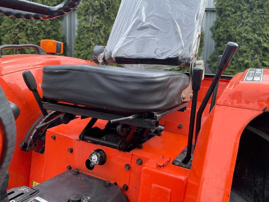 Hinomoto E2304 Японський трактор