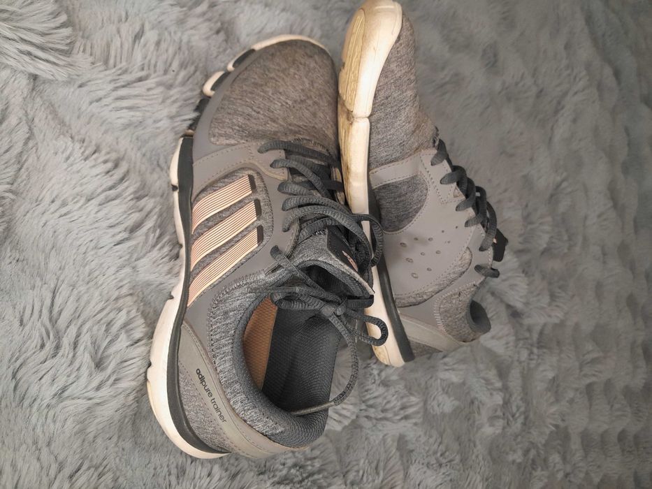 Беговые кроссовки adidas