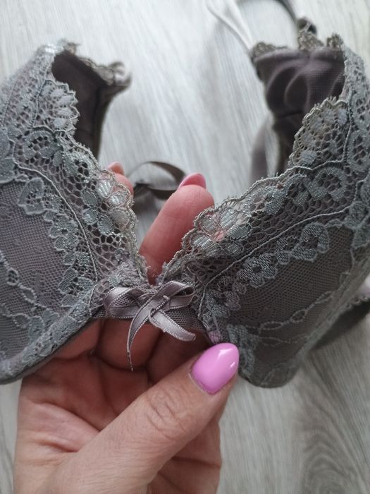 Biustonosz -stanik marki H&M rozmiar 80 C