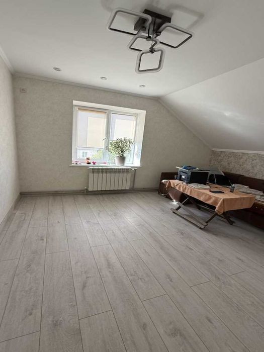 Продам сучасний двоповерховий будинок 180кв.м. з усіма комунікаціями