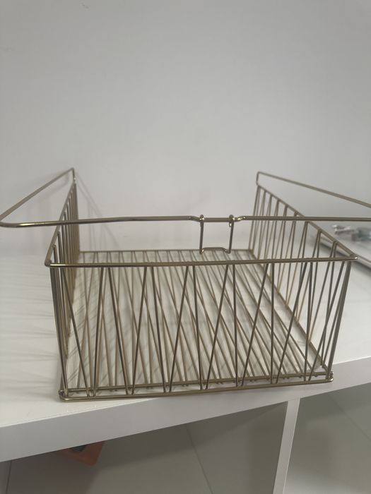 Cesto metalico dourado para Kallax Ikea