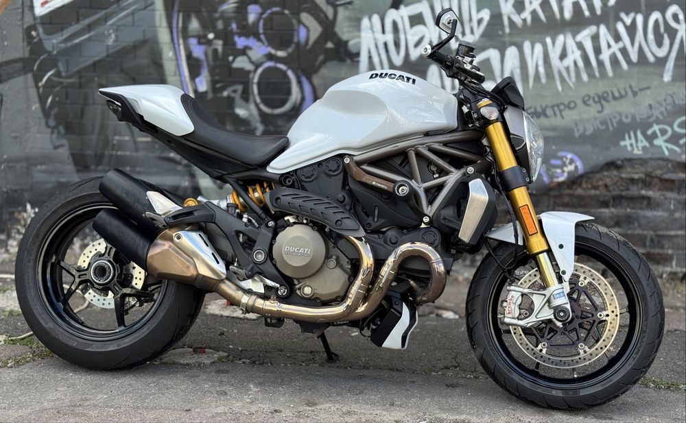 Мотоцикл Ducati Monster 1200 2015 рік