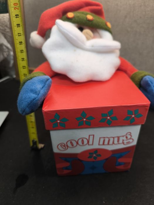 Caixa Pai Natal em tecido e papel
Caixa decorativa temática de Pai Nat