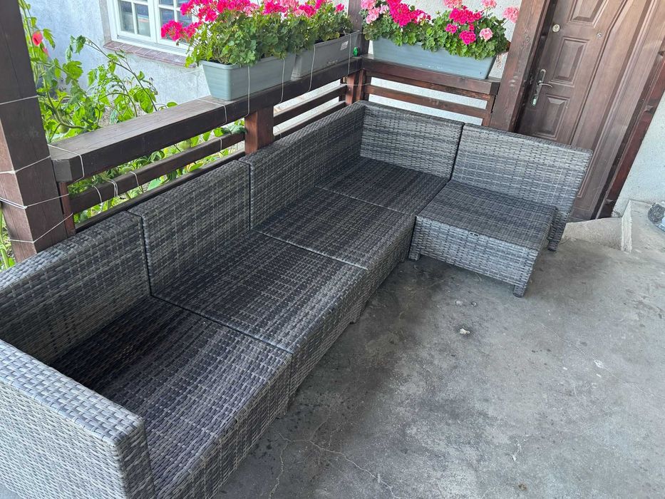 Narożnik ogrodowy z stolikiem technorattan