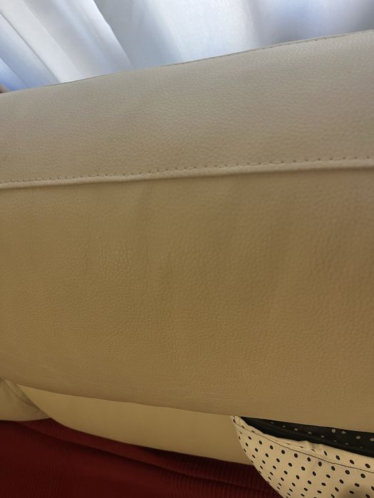 Vende-se Sofa em Pele Sintetica Branco