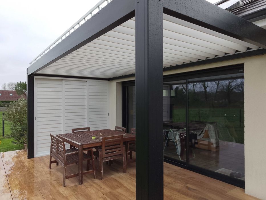 PERGOLAS BIOCLIMATICAS COM LAMINAS MOTORIZADAS