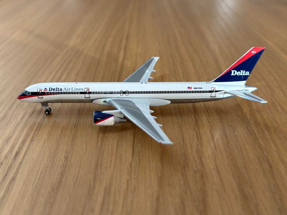 Miniatura Delta Air Lines Boeing 757-200