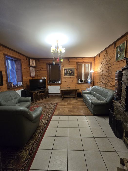 Продаж затишної садиби з 2 будинками