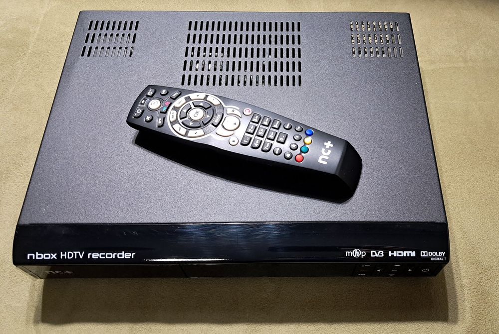 Dekoder nbox HDTV recorder wraz z pilotem