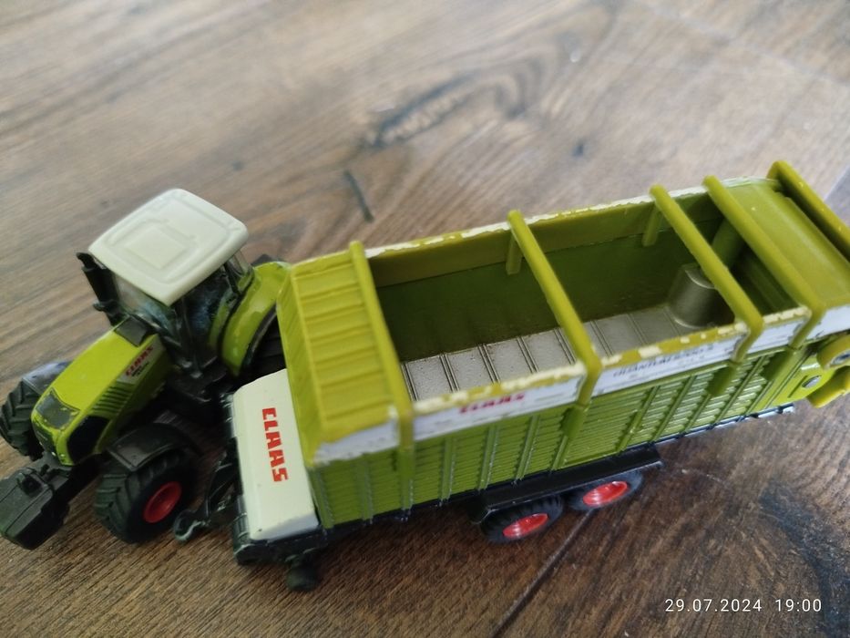 Traktor Claas przyczepa