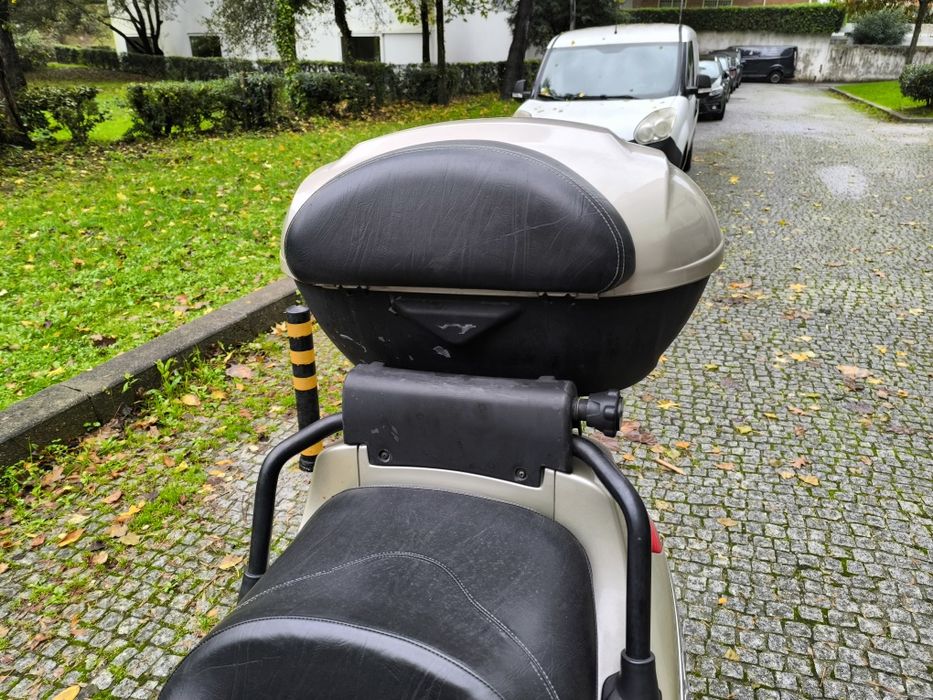 Scooter Piaggio X8 200 de 2004 inclui Top Case Piaggio
