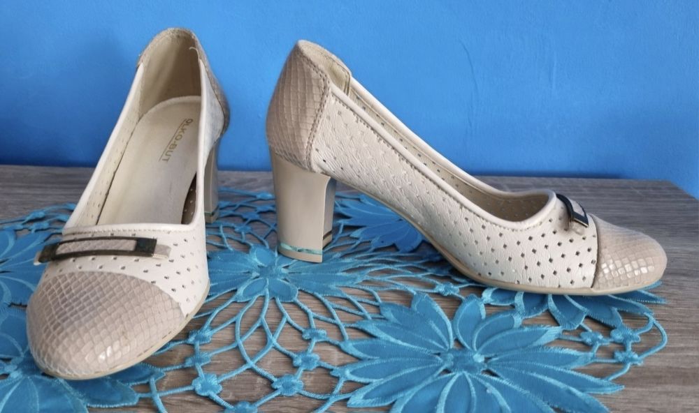 Nowe buty na obcasie r. 36