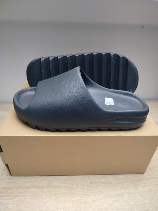 Yeezy slides 44.5