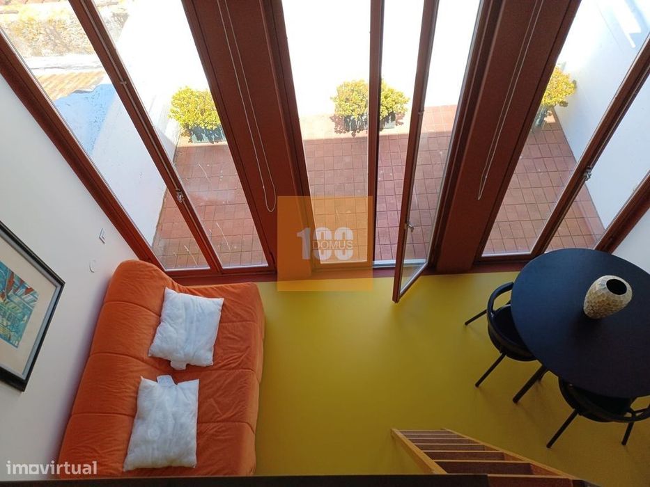 Studio with Mezzanine and Terrace in Cedofeita