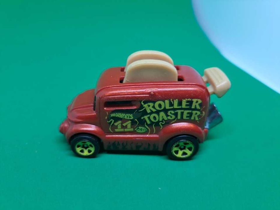 Hot Wheels Roller Toaster Van 2016 1:64 Diecast