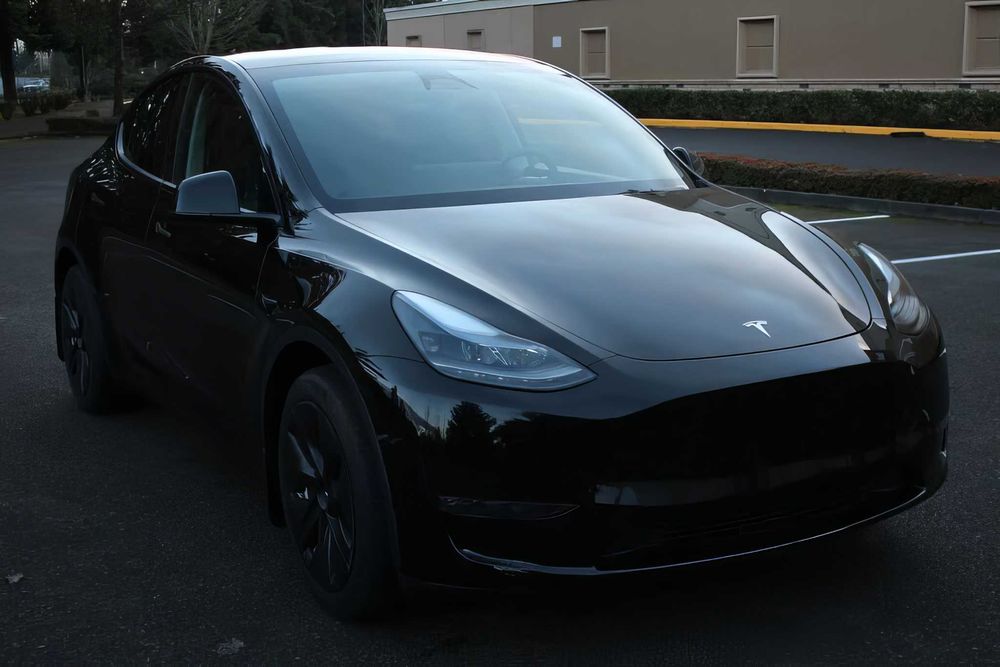 Tesla Model Y Long Range      2023