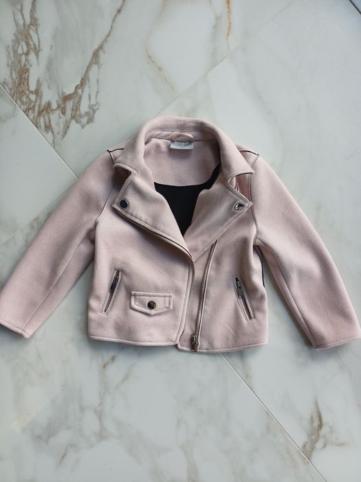 Kurtka ramoneska pudrowa różowa jesienna na jesień zamszowa 104 4 lata