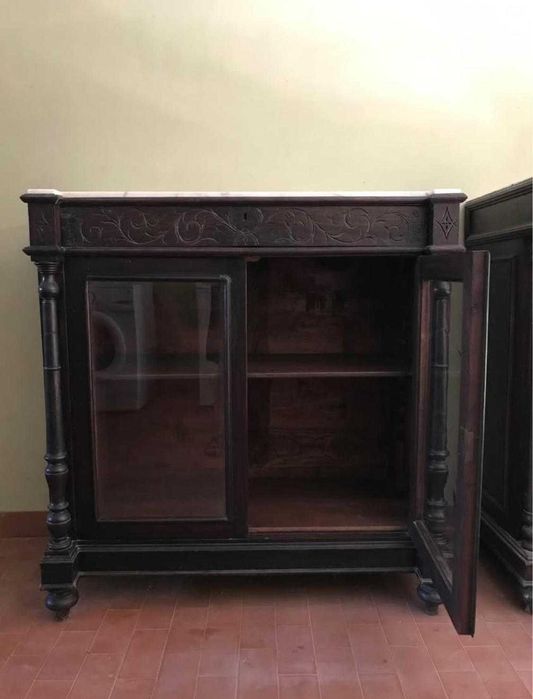 Vitrina antiga l Antique vitrine
