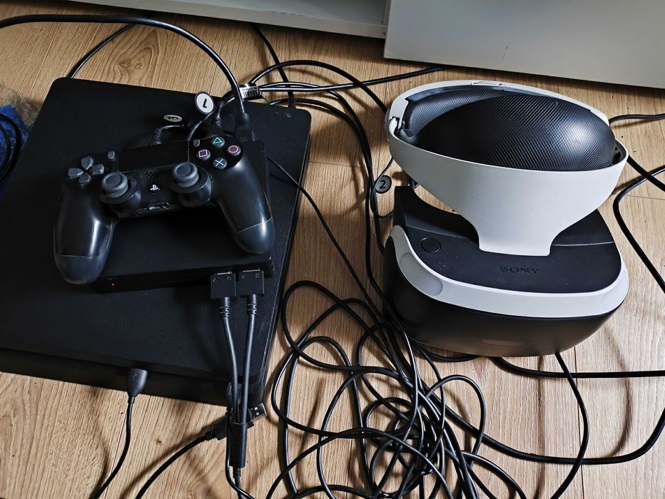 PS4 Slim 500 GB - z VR/kamerą/PS Move + gry