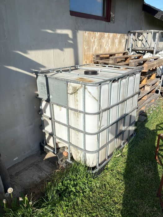 Zbiornik na wode 1000l IBC podstawa metalowa
